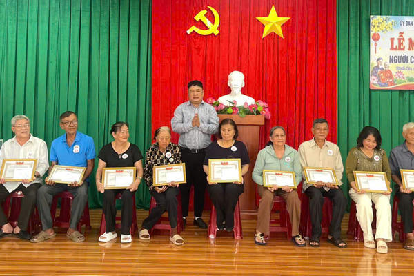 Phường Bình Lộc chúc thọ, mừng thọ 470 người cao tuổi