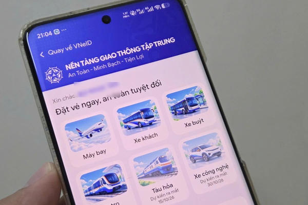 Từ ngày 15/10, người dân có thể mua vé Metro số 1 qua VNeID