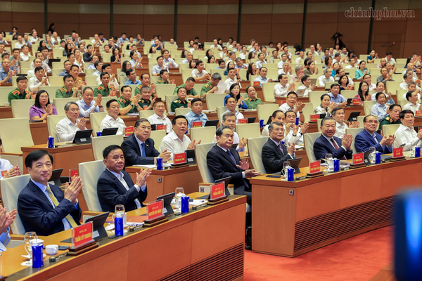 Hơn 2,72 triệu đại biểu tham dự Hội nghị toàn quốc quán triệt, triển khai thực hiện Nghị quyết Trung ương 4 Hơn 2,72 triệu đại biểu tham dự Hội nghị toàn quốc quán triệt, triển khai thực hiện Nghị quyết Trung ương 4