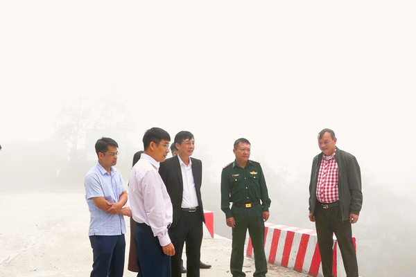 Giữ vững biên cương, xây dựng biên giới ngày càng vững mạnh, phát triển Giữ vững biên cương, xây dựng biên giới ngày càng vững mạnh, phát triển