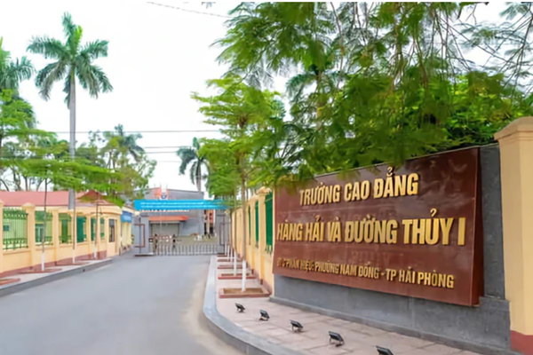Tạm giữ nam sinh 16 tuổi liên quan đến vụ đánh bạn tử vong ở Hải Phòng Tạm giữ nam sinh 16 tuổi liên quan đến vụ đánh bạn tử vong ở Hải Phòng