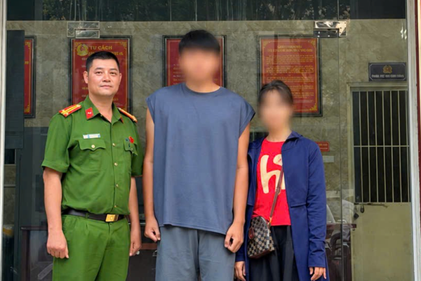 Công an phường Phú Thượng kịp thời giải cứu nam sinh trong vụ lừa đảo “bắt cóc online” Công an phường Phú Thượng kịp thời giải cứu nam sinh trong vụ lừa đảo “bắt cóc online”