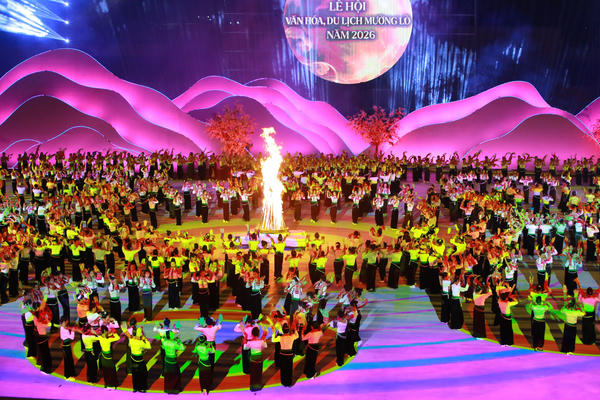 Hơn 2000 nghệ nhân, diễn viên cùng hòa nhịp đại Xòe tại Lễ hội Mường Lò 2026