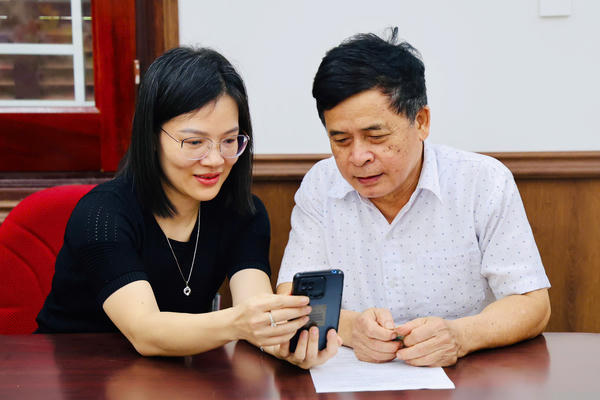 Hà Tĩnh đạt tỷ lệ gần 100% chi trả lương hưu, trợ cấp BHXH không dùng tiền mặt Hà Tĩnh đạt tỷ lệ gần 100% chi trả lương hưu, trợ cấp BHXH không dùng tiền mặt