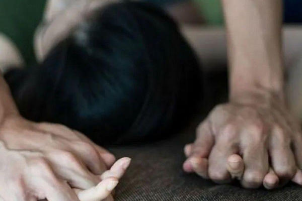 Khởi tố 2 đối tượng hiếp dâm trẻ em ở Thái Nguyên Khởi tố 2 đối tượng hiếp dâm trẻ em ở Thái Nguyên