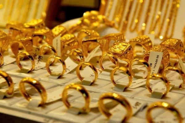 Chiếm đoạt 70 chiếc nhẫn vàng để trả nợ và đánh bạc Chiếm đoạt 70 chiếc nhẫn vàng để trả nợ và đánh bạc