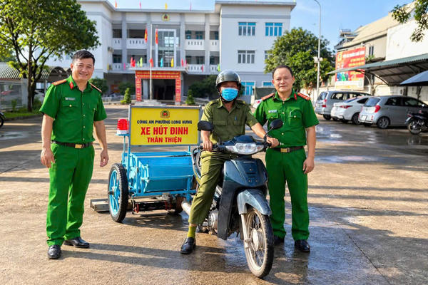 Công an phường Long Hưng thu gom hơn 70 kg đinh, kim loại từ mô hình “Xe hút đinh thân thiện”  