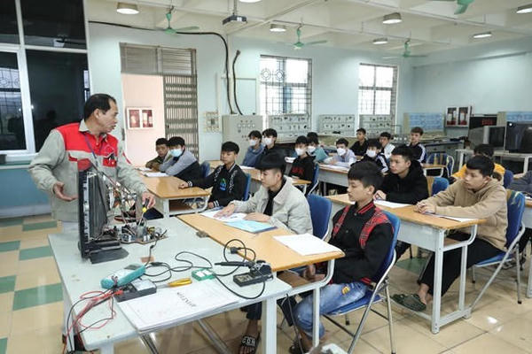 Giáo viên dạy thực hành nghề có thể được cấp chứng chỉ mà không cần học bồi dưỡng