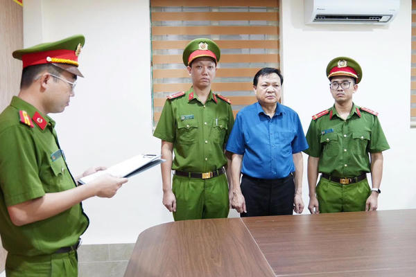 Bắt tạm giam Bí thư Đảng ủy, Chủ tịch HĐND, Chủ tịch UBND xã Hợp Kim 