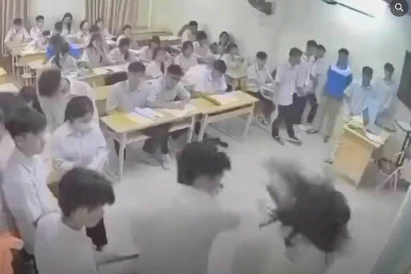 Nhìn từ vụ cô giáo bị nam sinh hành hung: Cần trả quyền uy "chính đáng" của người thầy
