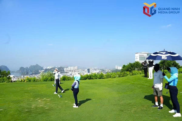 Quảng Ninh dự kiến đón 1.000 khách du lịch golf Hàn Quốc trong những tháng cuối năm Quảng Ninh dự kiến đón 1.000 khách du lịch golf Hàn Quốc trong những tháng cuối năm