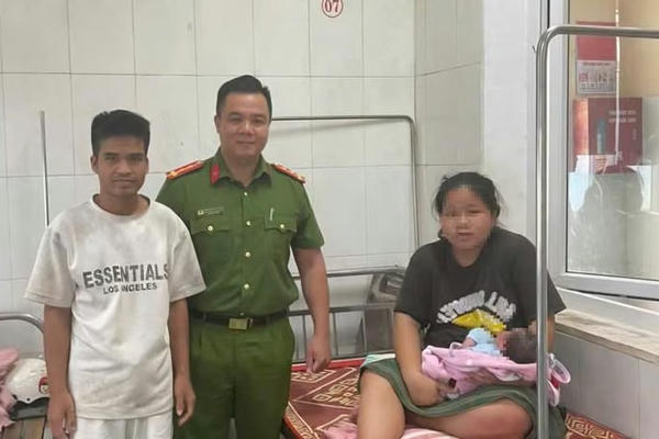 Đại úy Công an hỗ trợ sản phụ chuyển dạ đến cơ sở y tế sinh con an toàn Đại úy Công an hỗ trợ sản phụ chuyển dạ đến cơ sở y tế sinh con an toàn
