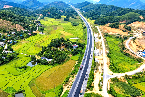 Cao tốc Nội Bài - Lào Cai tăng tốc thi công, hướng tới khai thác dịp Tết 2027 Cao tốc Nội Bài - Lào Cai tăng tốc thi công, hướng tới khai thác dịp Tết 2027