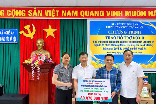 Hơn 370 triệu đồng hỗ trợ trẻ em có hoàn cảnh đặc biệt tại Nghệ An Hơn 370 triệu đồng hỗ trợ trẻ em có hoàn cảnh đặc biệt tại Nghệ An