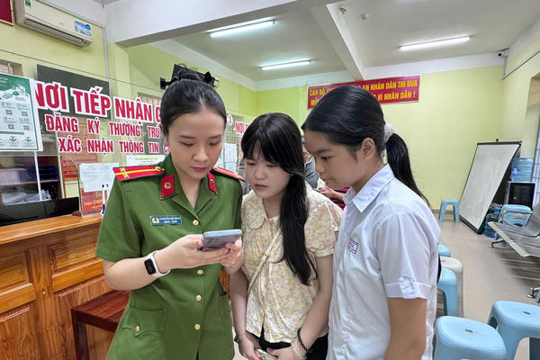 Công an Đồng Nai tăng cường truyền thông chính sách đối với 07 dự án luật: Những điểm mới và vấn đề người dân, doanh nghiệp cần quan tâm Công an Đồng Nai tăng cường truyền thông chính sách đối với 07 dự án luật: Những điểm mới và vấn đề người dân, doanh nghiệp cần quan tâm