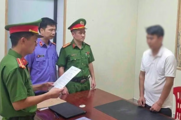 Khởi tố tài xế xe tải chống người thi hành công vụ
Khởi tố tài xế xe tải chống người thi hành công vụ