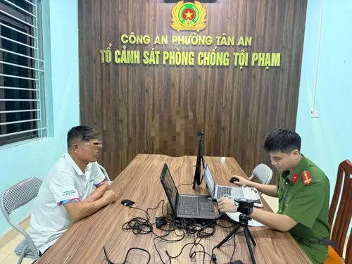 Khởi tố hình sự người nuôi nhốt 58 cá thể chim hoang dã Khởi tố hình sự người nuôi nhốt 58 cá thể chim hoang dã
