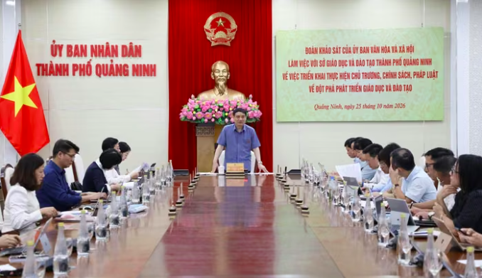 Quảng Ninh chi gần 62 tỷ hỗ trợ sách giáo khoa, dành 800 tỷ mỗi năm cho giáo dục đặc thù
Quảng Ninh chi gần 62 tỷ hỗ trợ sách giáo khoa, dành 800 tỷ mỗi năm cho giáo dục đặc thù