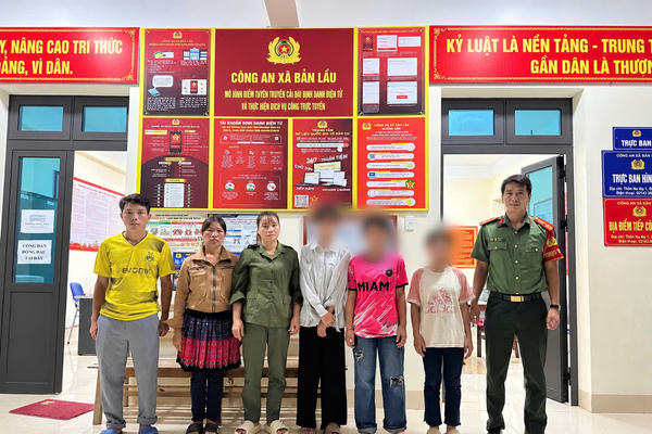 Công an xã Bản Lầu kịp thời đưa 3 học sinh bỏ học đi làm xa trở về gia đình an toàn Công an xã Bản Lầu kịp thời đưa 3 học sinh bỏ học đi làm xa trở về gia đình an toàn