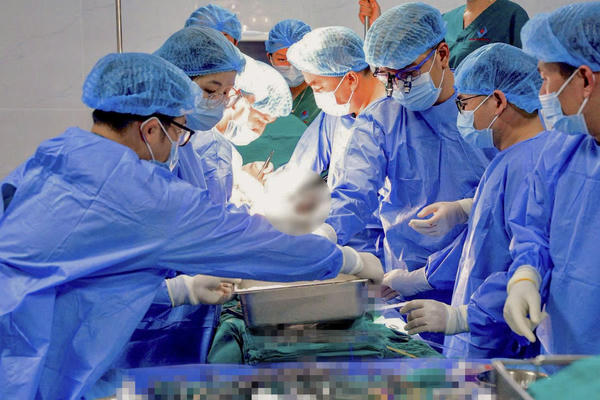 Bệnh viện Trung ương Huế lập kỷ lục bảo quản thận ghép 18 giờ bằng công nghệ LifePort