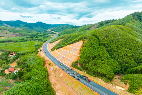 Vượt khó thi công và truyền nghề trên cao tốc Khánh Hòa – Buôn Ma Thuột