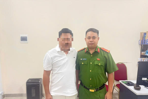 Công an phường Láng kịp thời hỗ trợ người dân nhận lại 1 tỷ đồng chuyển nhầm