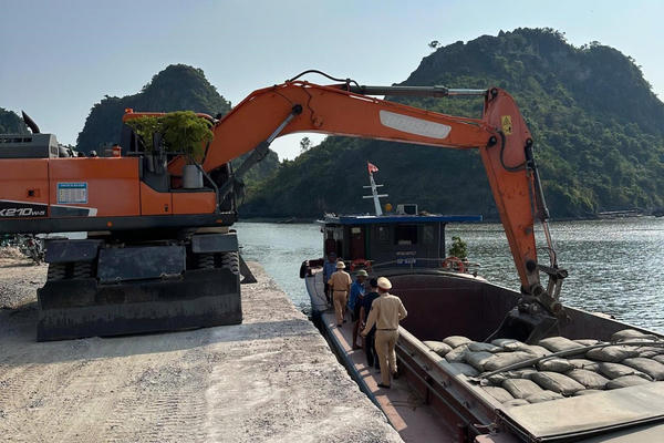 Phạt gần 1 tỷ đồng 20 bến thủy nội địa không phép Phạt gần 1 tỷ đồng 20 bến thủy nội địa không phép