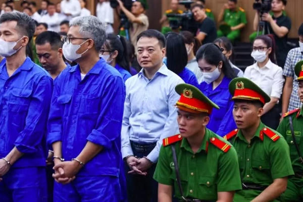 Vì sao Shark Bình mặc quần áo thường ngày khi ra hầu tòa vụ Mr Pips?
