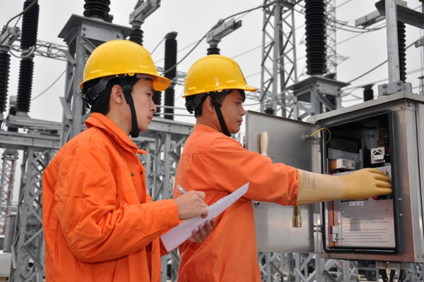 Khẩn trương có phương án giảm thuế tiêu thụ đặc biệt với xăng về 0% và giảm giá điện