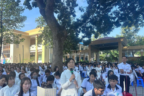 Tuyên truyền pháp luật an ninh mạng, trang bị kỹ năng phòng chống bạo lực trên không gian mạng cho học sinh