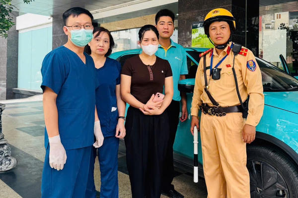 CSGT Hà Nội hai lần mở đường đưa sản phụ đi cấp cứu trong 3 ngày