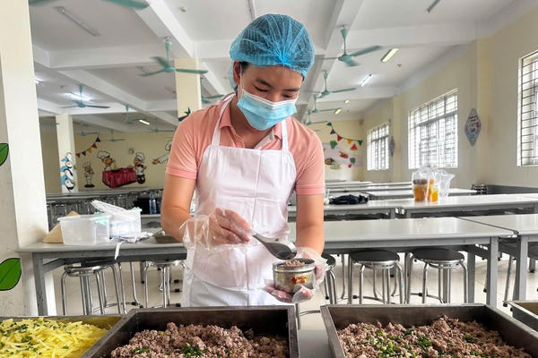 Bộ GD&ĐT đề xuất phụ huynh không cản trở quy trình tổ chức bữa ăn bán trú
