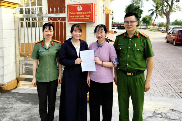 Bất ngờ nhận gần 3 tỷ đồng vào tài khoản, người phụ nữ lập tức báo công an Bất ngờ nhận gần 3 tỷ đồng vào tài khoản, người phụ nữ lập tức báo công an