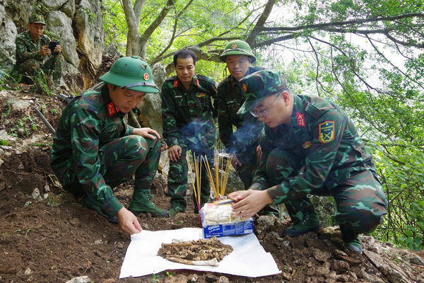 Tìm thấy 22 hài cốt liệt sĩ ở Tuyên Quang, một liệt sĩ còn chứng minh nhân dân rõ thông tin Tìm thấy 22 hài cốt liệt sĩ ở Tuyên Quang, một liệt sĩ còn chứng minh nhân dân rõ thông tin