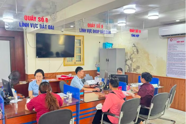 Quảng Ninh siết chặt giải quyết hồ sơ đất đai, xử lý nghiêm cán bộ vận động người dân rút hồ sơ để 'né' quá hạn
Quảng Ninh siết chặt giải quyết hồ sơ đất đai, xử lý nghiêm cán bộ vận động người dân rút hồ sơ để 'né' quá hạn