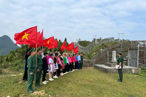Phát động Phong trào "Toàn dân xây dựng nền quốc phòng vững mạnh, hiện đại" trên cả nước Phát động Phong trào "Toàn dân xây dựng nền quốc phòng vững mạnh, hiện đại" trên cả nước