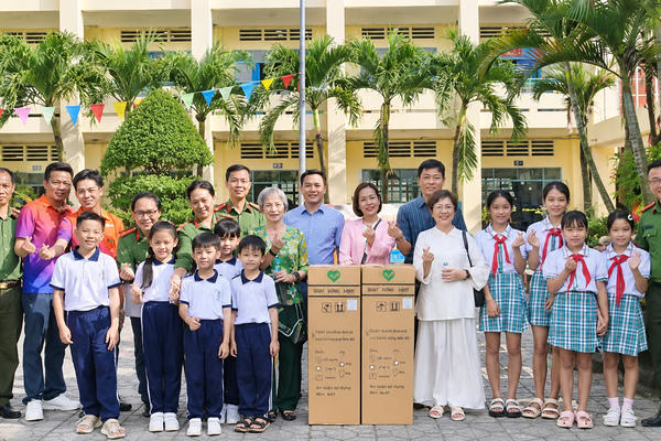 Công an TP Đồng Nai trao tặng 10 máy lọc nước cho các cơ sở giáo dục, lan tỏa nghĩa tình vì cộng đồng Công an TP Đồng Nai trao tặng 10 máy lọc nước cho các cơ sở giáo dục, lan tỏa nghĩa tình vì cộng đồng