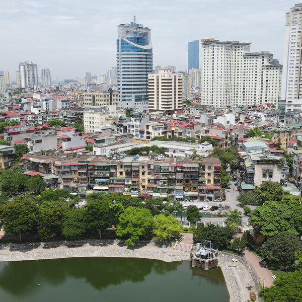 Giá nhà tăng cao kỷ lục, thị trường bất động sản rơi vào 'nghịch lý kép'