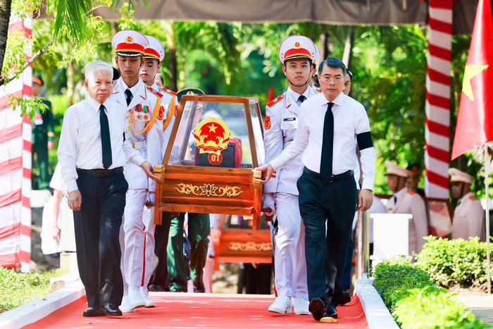 Trang nghiêm, xúc động đưa các Anh hùng liệt sĩ về an nghỉ tại Nghĩa trang Liệt sĩ TP Hồ Chí Minh