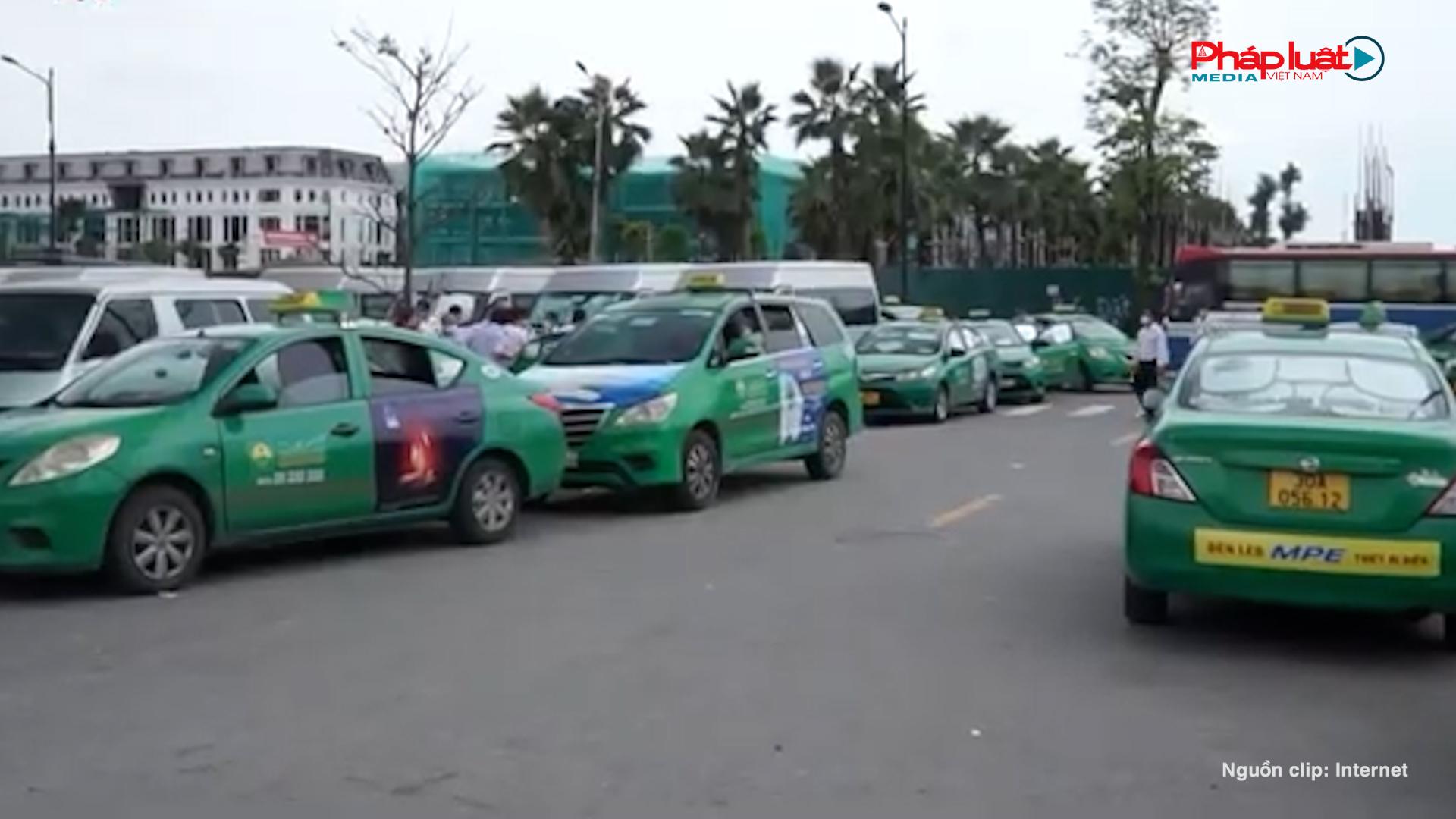 Hà Nội cho phép 50 taxi đưa đón khách tại sân bay Nội Bài    