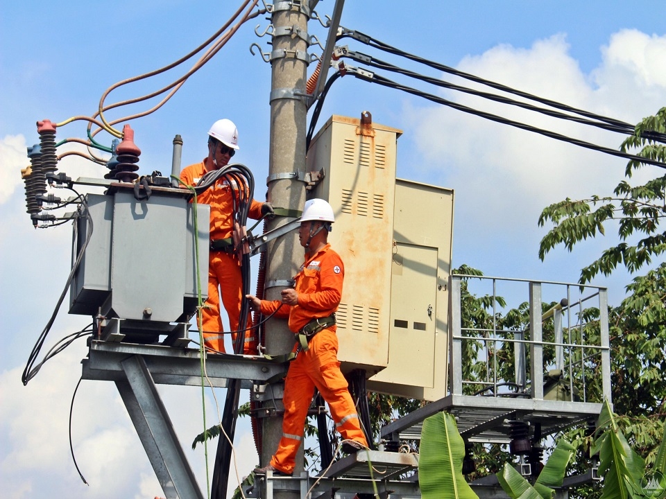 Tổng công ty Điện lực miền Bắc: Ứng trực 24/24 trong cao điểm nắng nóng | Báo Pháp Luật Việt Nam