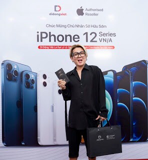 Ca sĩ Vũ Hà cũng chọn máy màu Gold giống bạn của mình