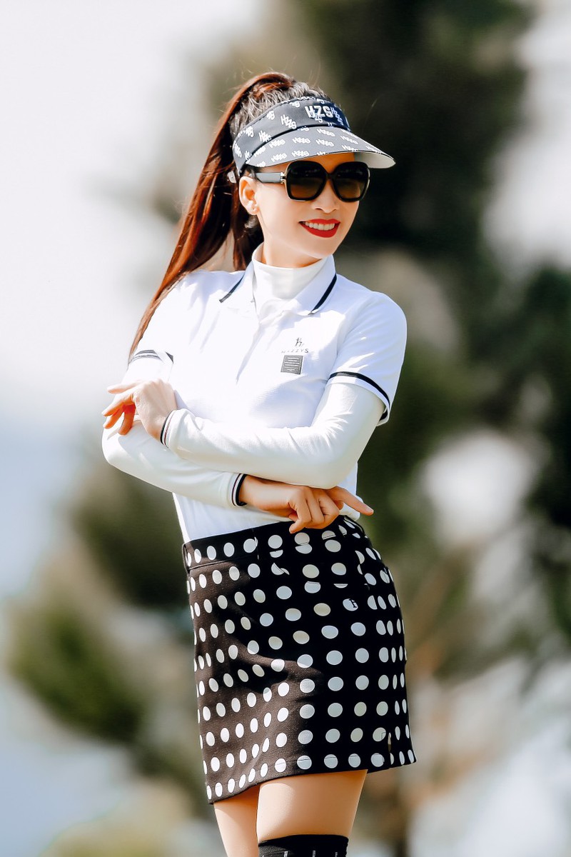 Không chỉ mang lại những lợi ích về sức khỏe, golf mở rộng cho chị nhiều mối quan hệ mới. 