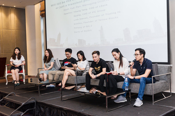 Những buổi gặp gỡ chia sẻ kiến thức của CEO Hà Hoàng Linh.