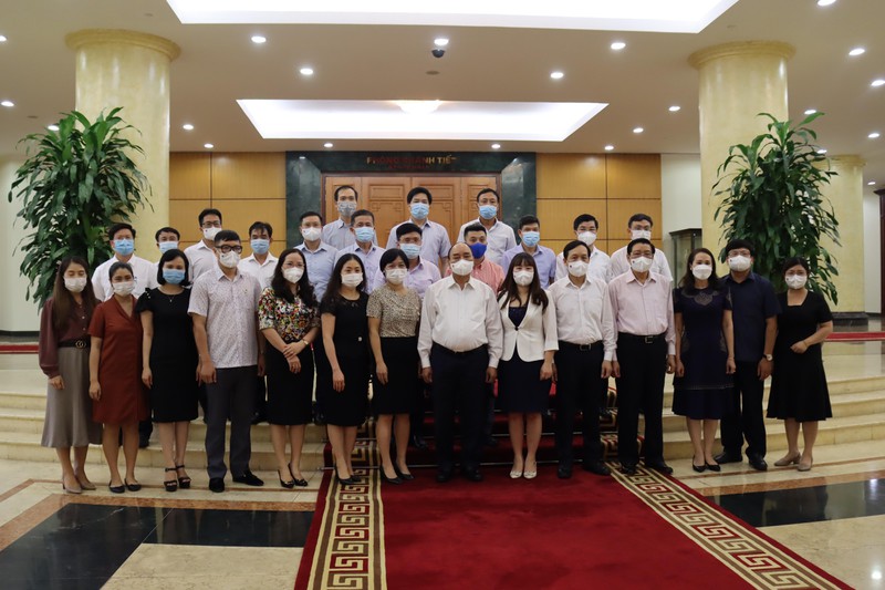 Chủ tịch nước Nguyễn Xuân Phúc, Trưởng Ban Chỉ đạo Đề án và Trưởng ban Nội chính Trung ương Phan Đình Trạc, Phó Trưởng ban Thường trực cùng các thành viên Tổ biên tập xây dựng Đề án.