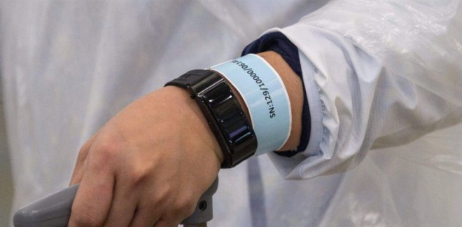 Người cách ly dịch Covid-19 tại Hàn Quốc sẽ phải đeo chiếc vòng điện tử - Ảnh 2