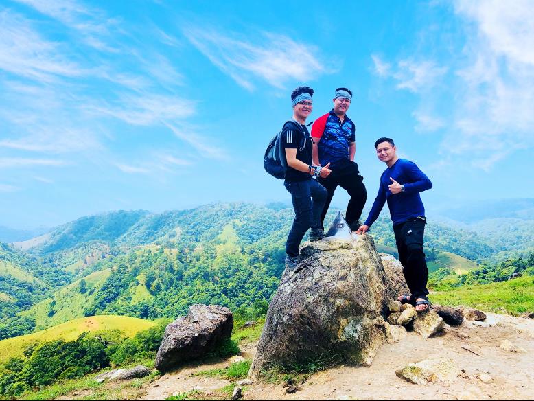 Các nhà sáng lập Riviu (từ trái qua): CTO Lê Đình Thái, COO Đặng Nhất Duy, CEO Đặng Lê Huy  với tinh thần làm việc vui - khoẻ- có ích