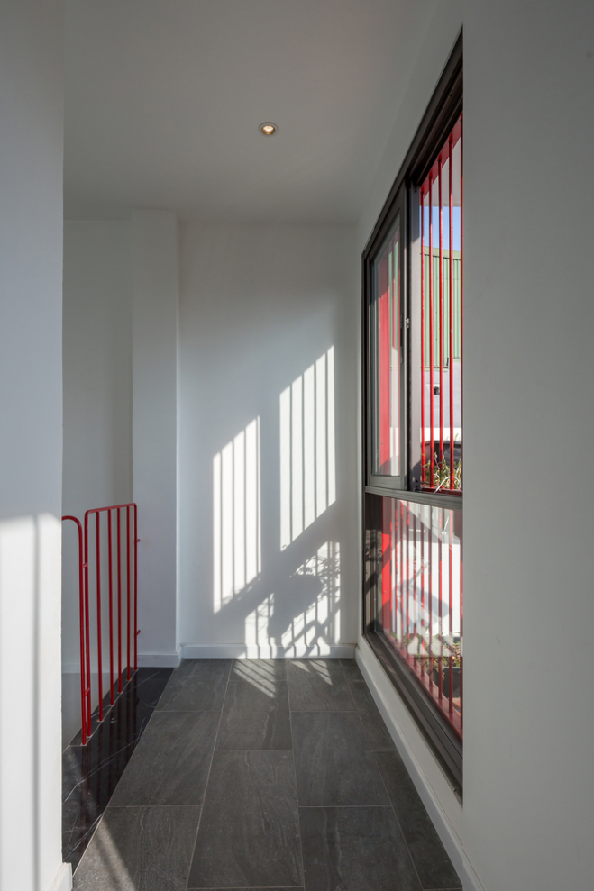 Ngôi nhà 49m2 nổi bật giữa phố cổ Hà Nội nhờ kiến trúc xanh mướt độc đáo - Ảnh 2