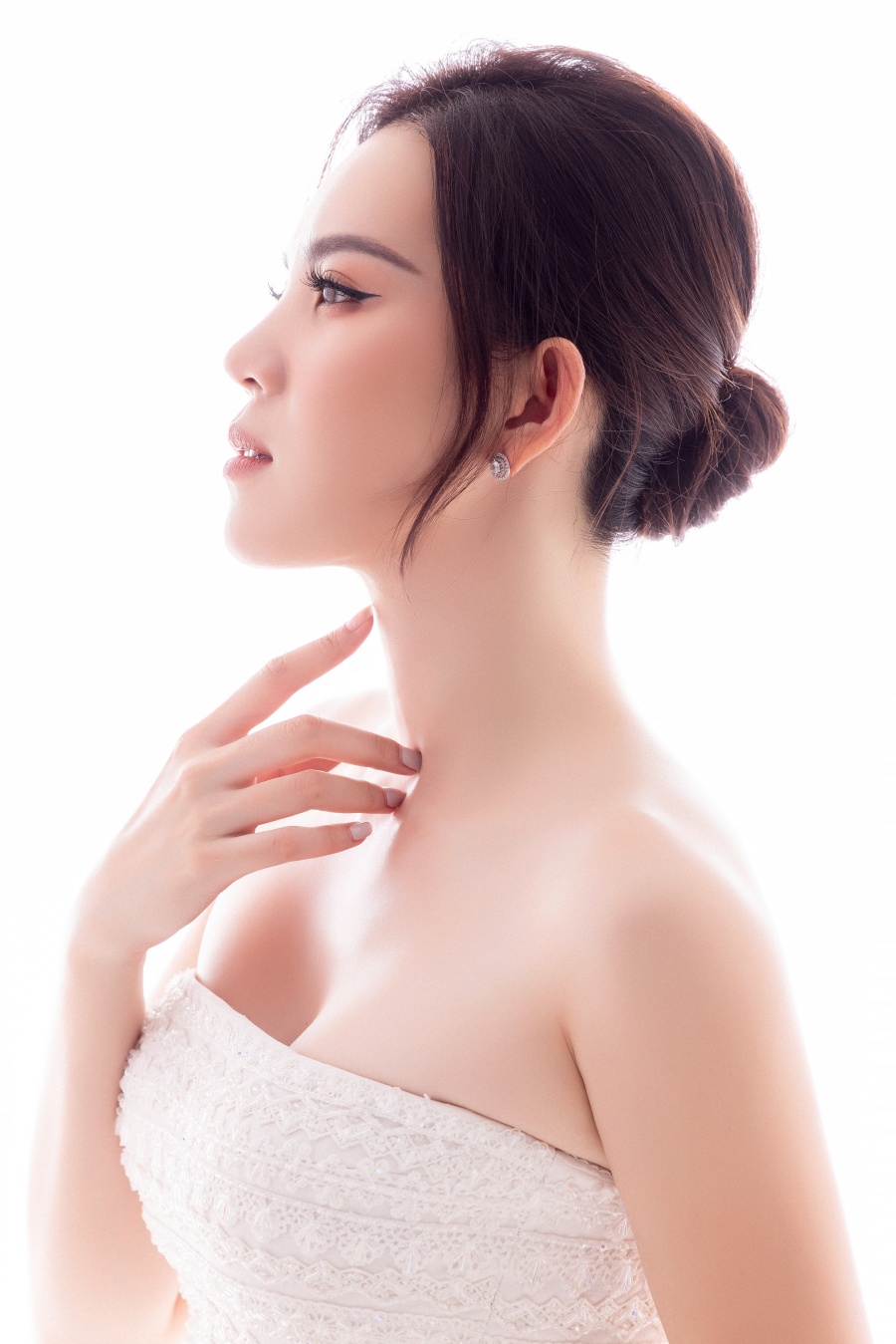 Hiện Á hậu Việt Nam 2002 đang công tác tại Trung tâm ngôi sao số trực thuộc Tổng Công ty Truyền hình Cáp Việt Nam.