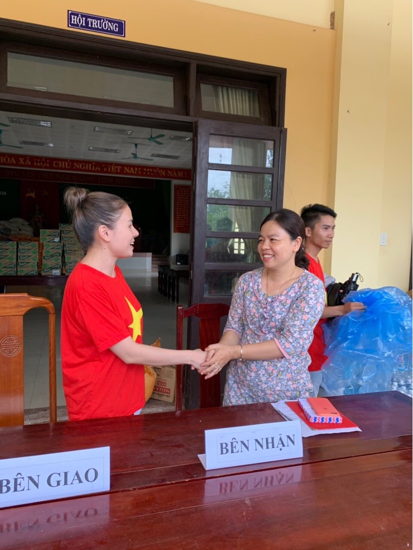 Tích cực đóng góp cho xã hội là một trong những điểm nổi bật khi nhắc đến chị Phạm Huế